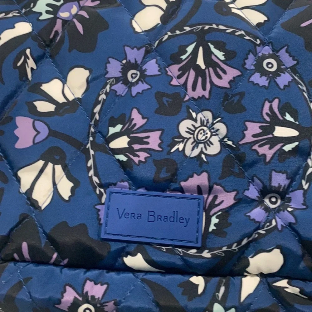 🆕Vera Bradley Ultralight Grand Cosmetic, Fleur Medallion